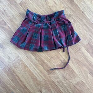 Chic Tartan Mini Skirt in Red and Green